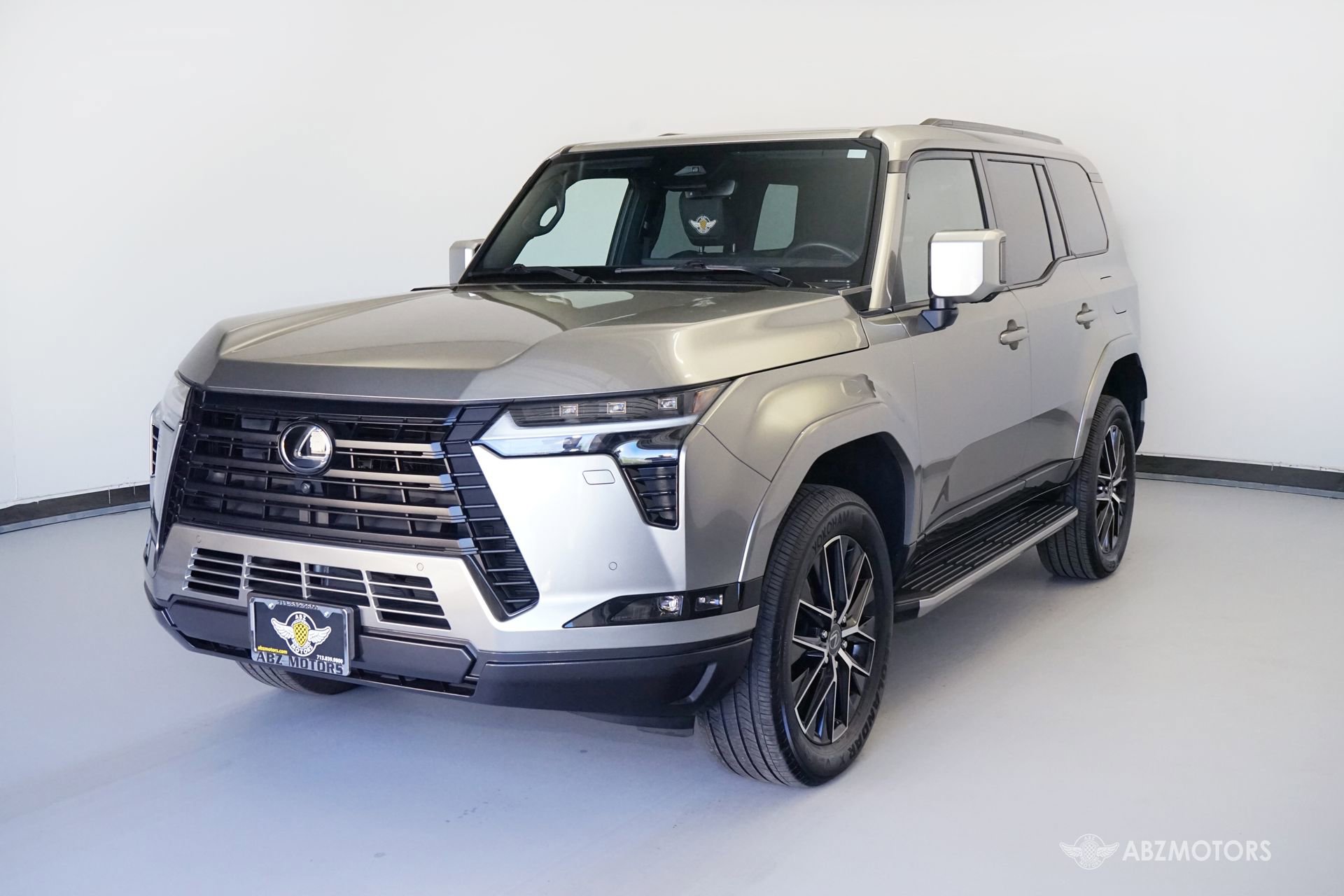 Used 2024 Lexus GX 550 w/ Accessory Package (Z1) image 2