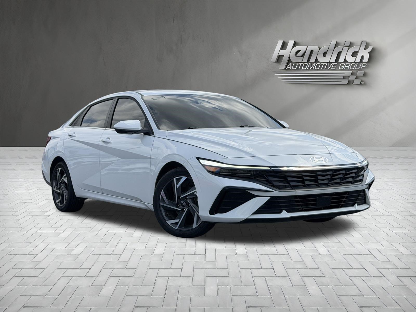 Used 2025 Hyundai Elantra SEL FWD image 2