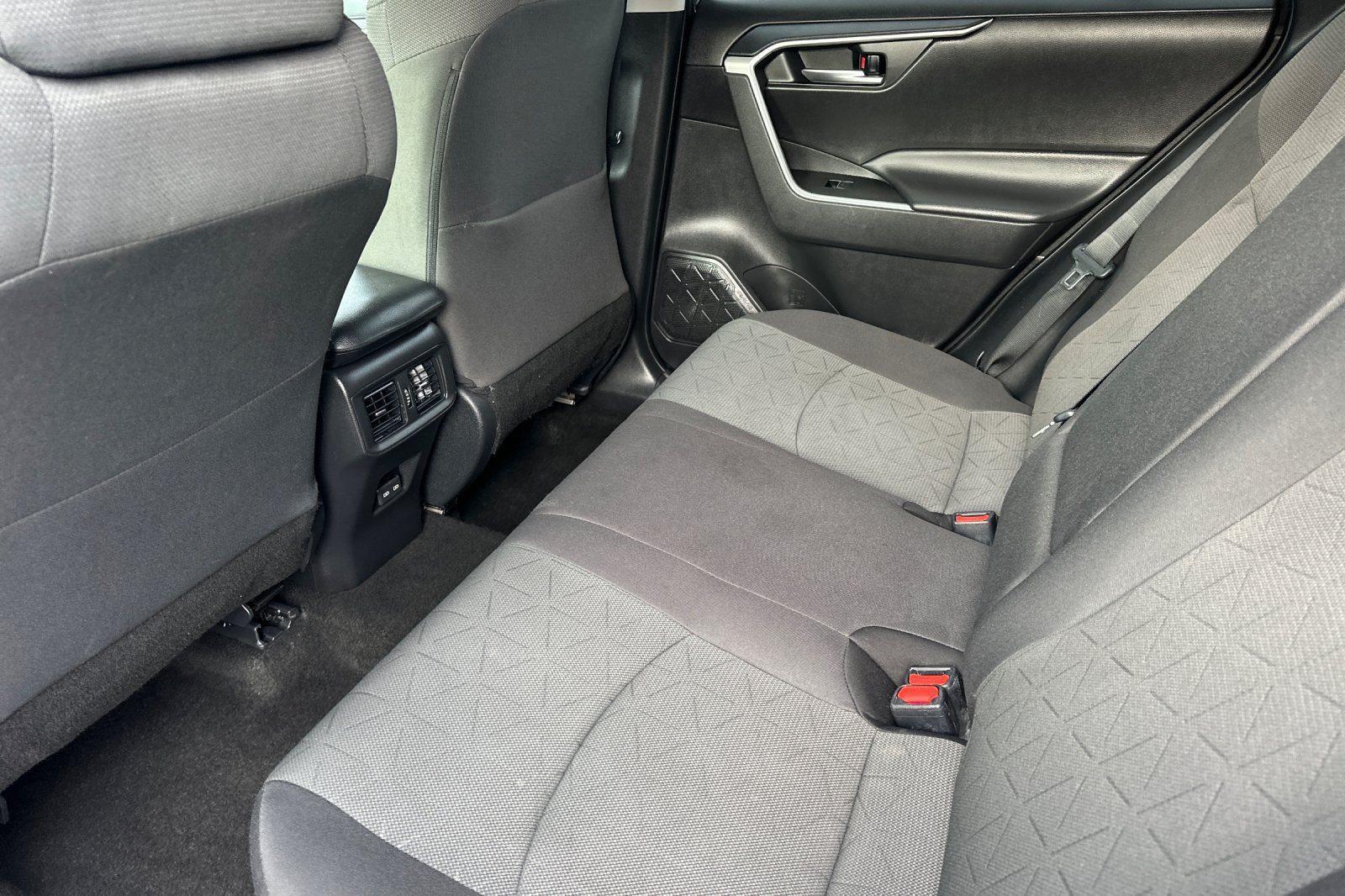 Used 2023 Toyota RAV4 XLE FWD image 11