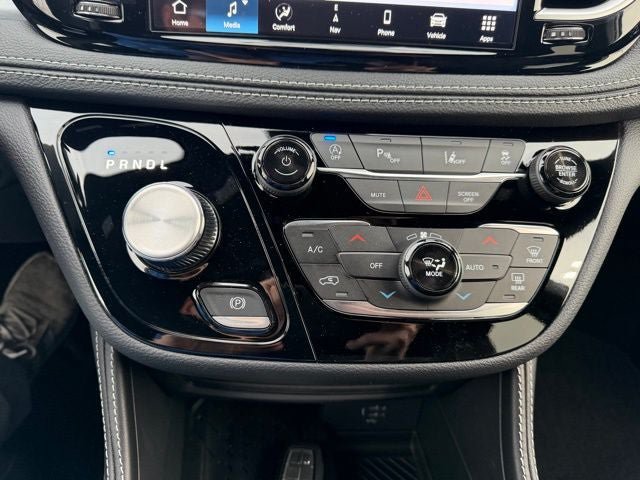 New 2026 Chrysler Pacifica Limited w/ S Appearance Package FWD image 31