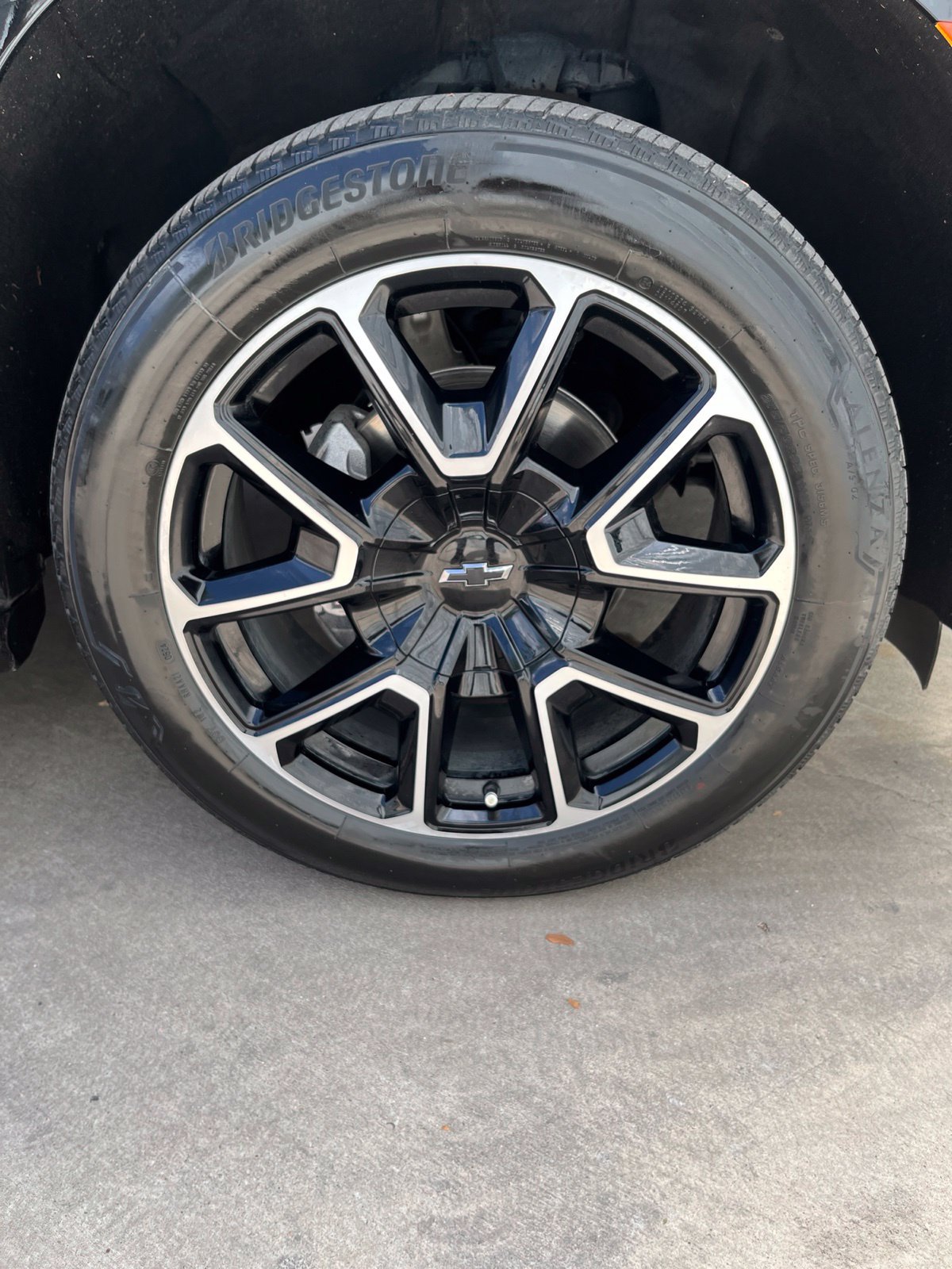 Used 2024 Chevrolet Suburban RST w/ Luxury Package RWD image 25