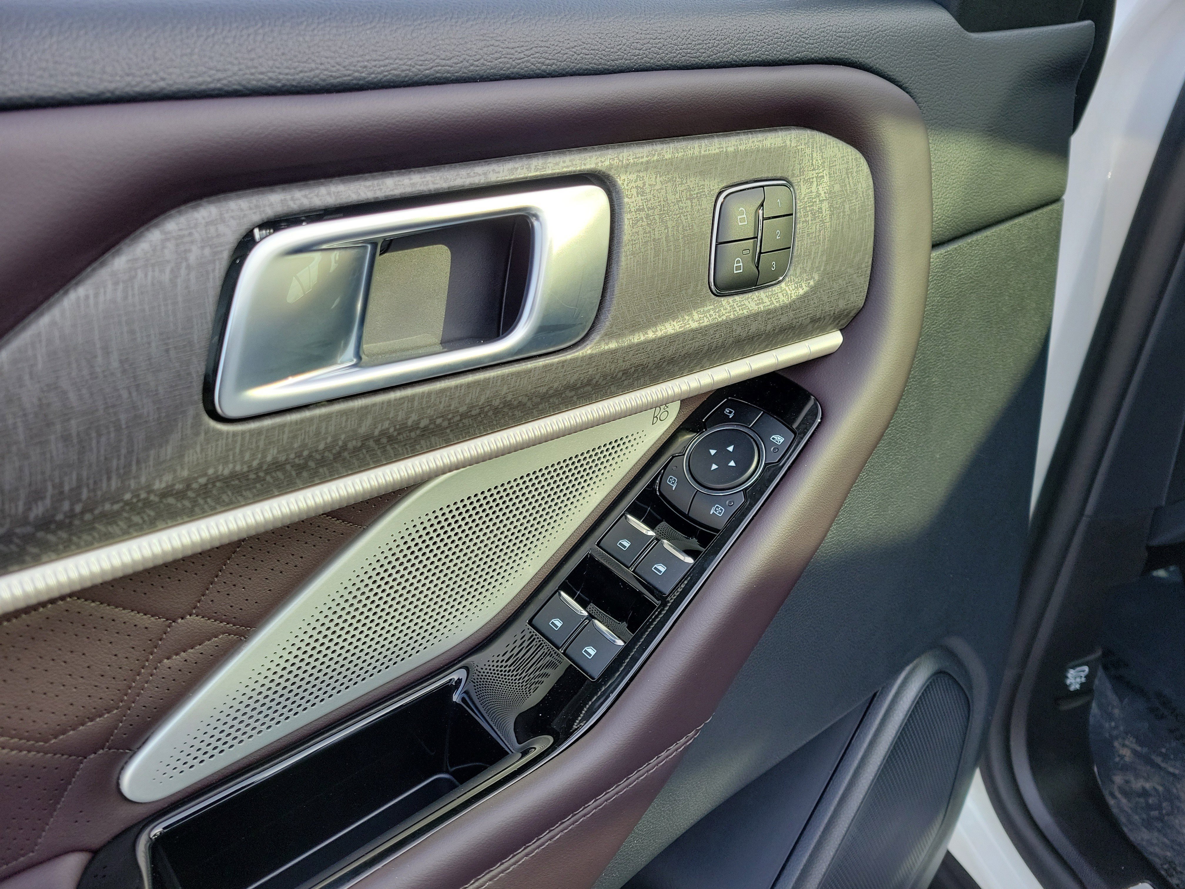 Used 2025 Ford Explorer Platinum w/ Ultimate Package image 18