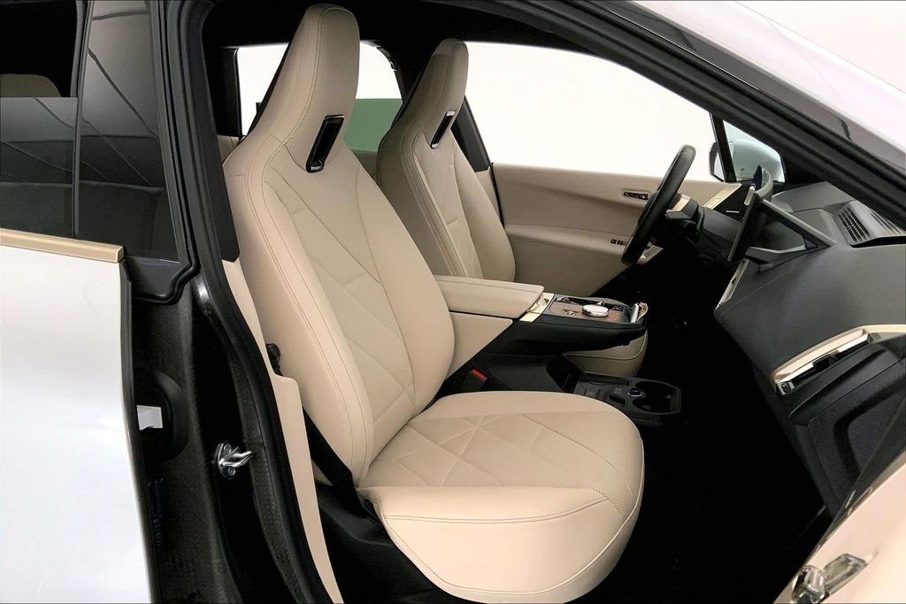 Certified 2023 BMW iX xDrive50 w/ Premium Package AWD/4WD image 6