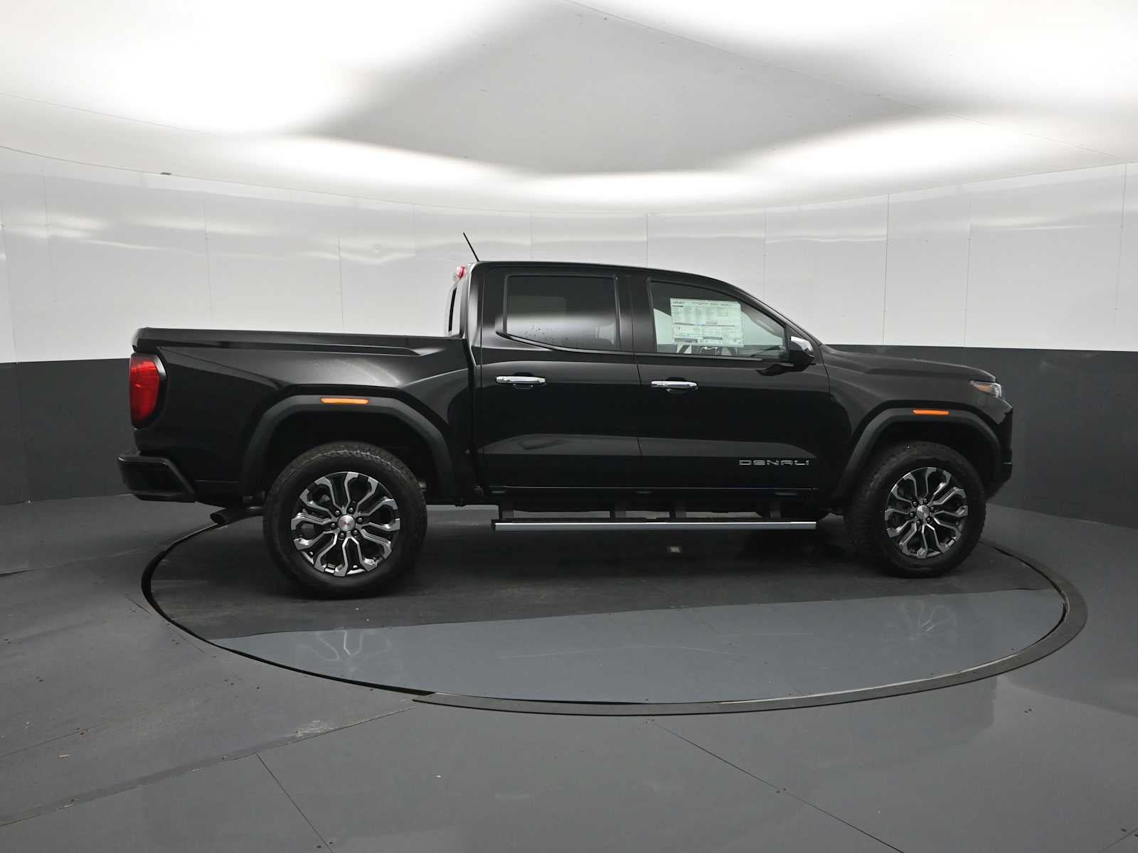 New 2026 GMC Canyon Denali AWD/4WD image 9