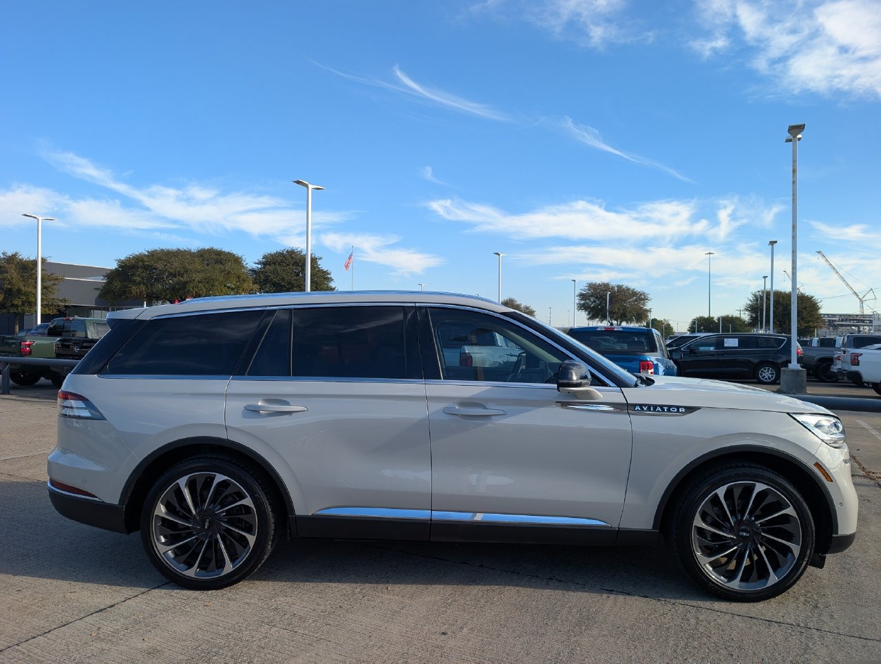 Used 2024 Lincoln Aviator Reserve w/ Equipment Group 201A RWD image 3