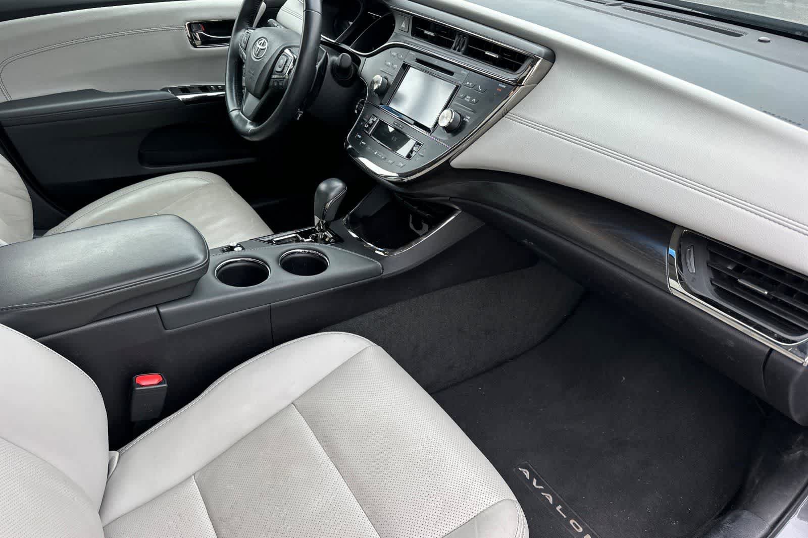 Used 2018 Toyota Avalon Limited w/ Carpet Mat Package FWD image 16