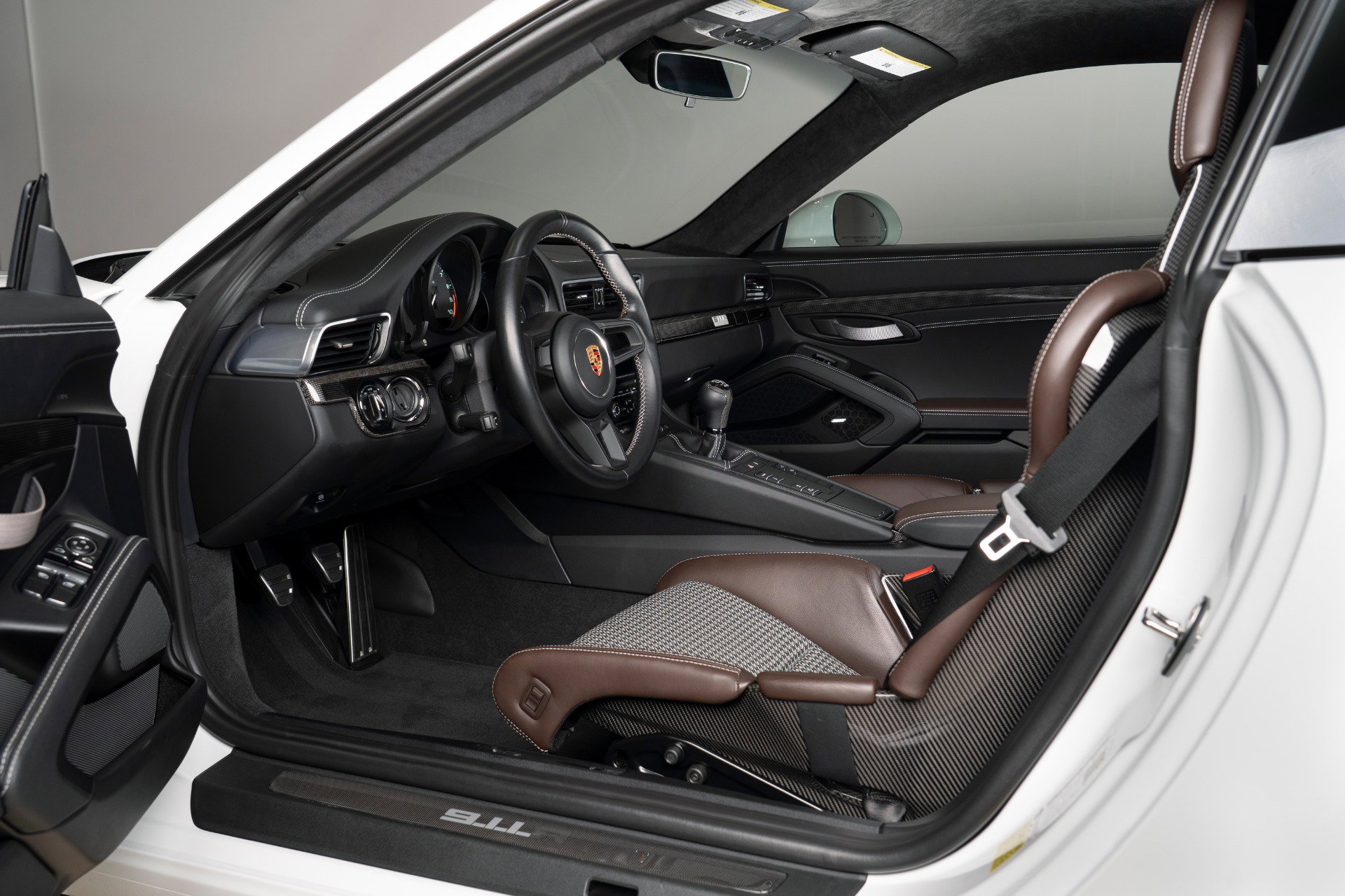 Used 2016 Porsche 911 R image 14