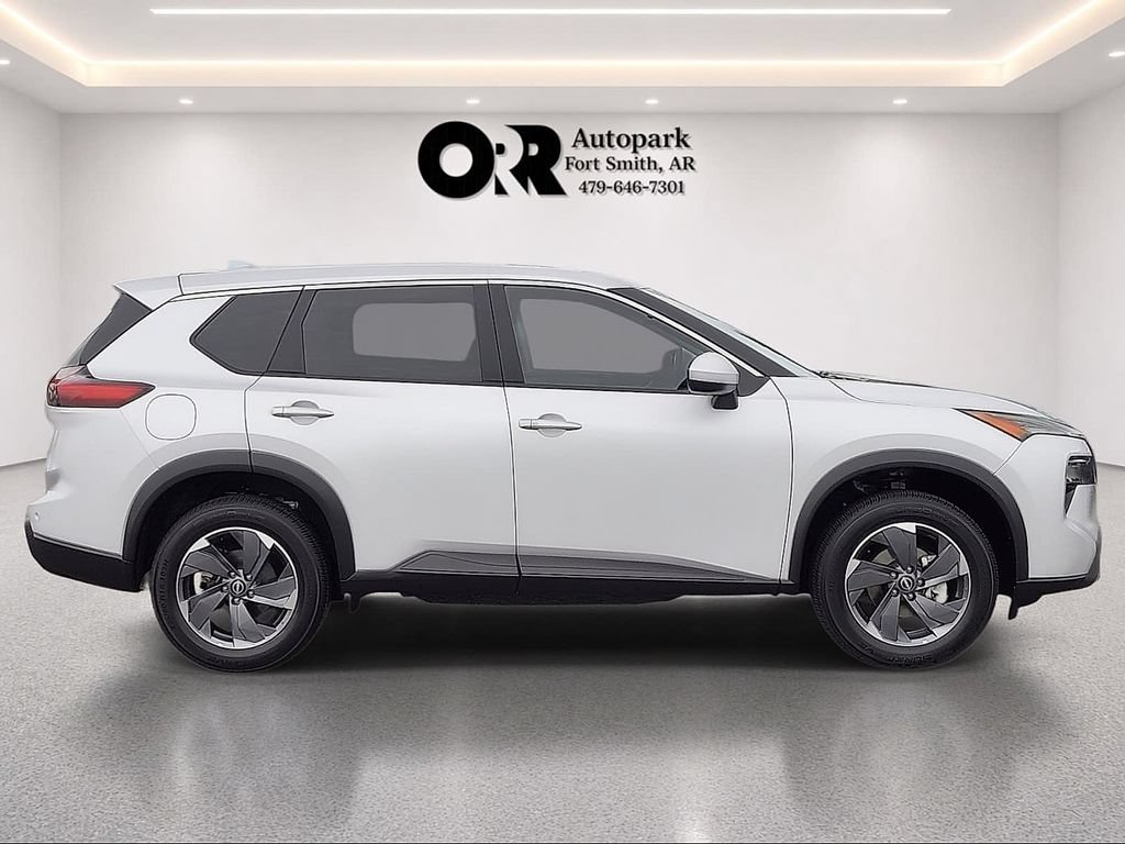 Used 2025 Nissan Rogue SV FWD image 5