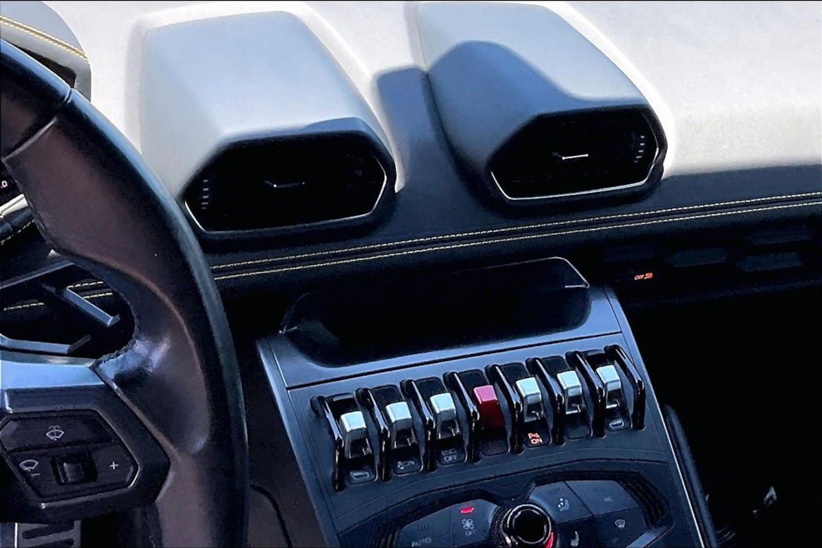 Used 2015 Lamborghini Huracan LP 610-4 AWD/4WD image 6