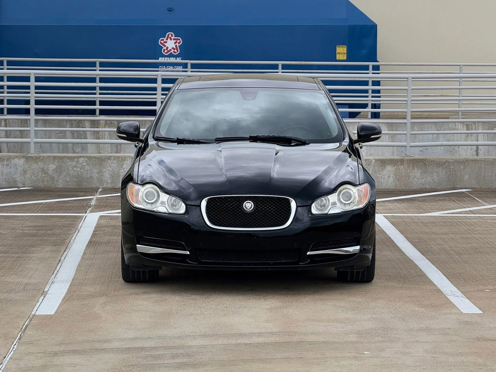 Used 2011 Jaguar XF Supercharged RWD image 2