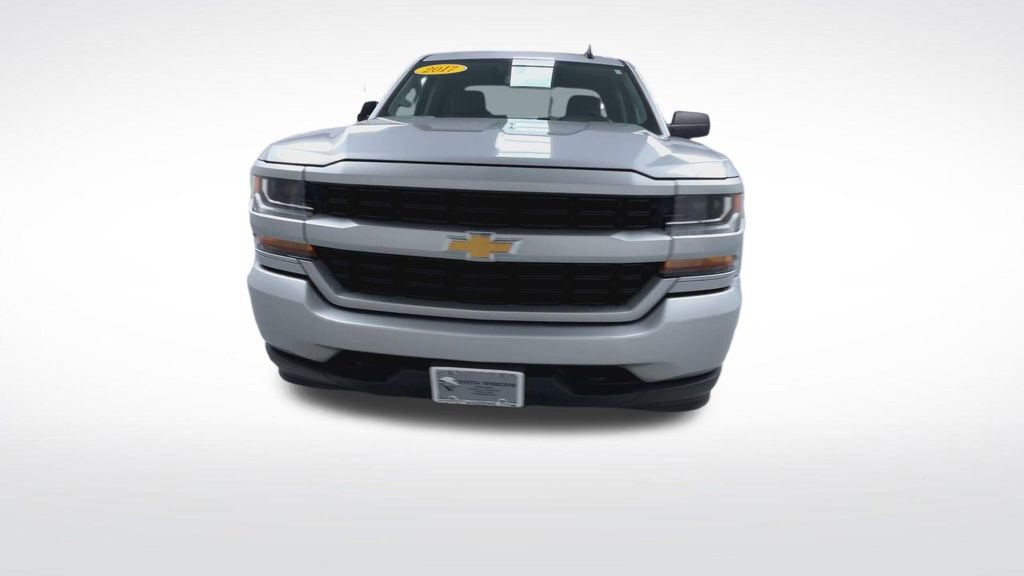 Used 2017 Chevrolet Silverado 1500 Custom w/ Custom Convenience Package image 3