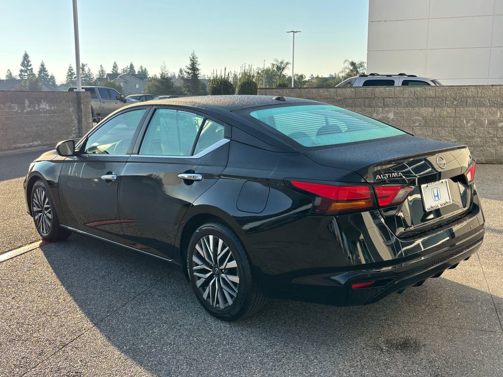 Used 2024 Nissan Altima 2.5 SV image 7
