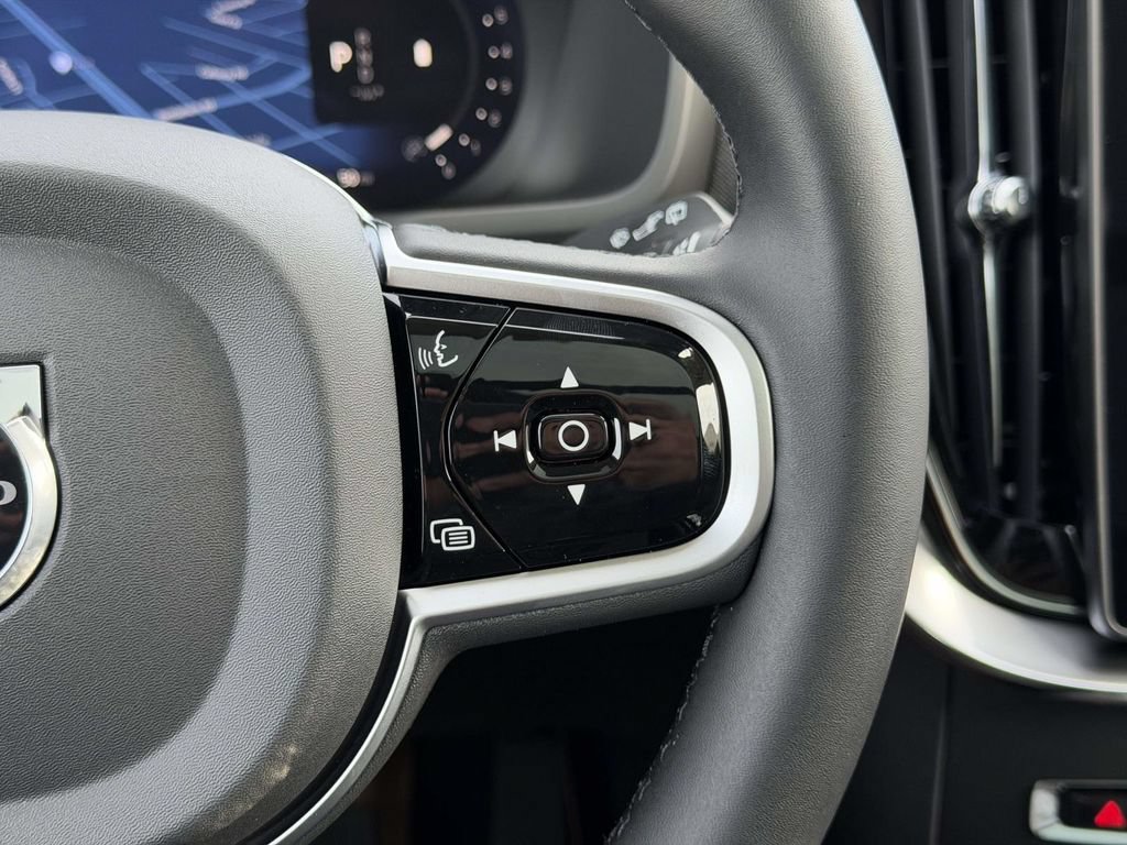 New 2026 Volvo XC90 B6 Plus w/ Protection Package Premier AWD/4WD image 9