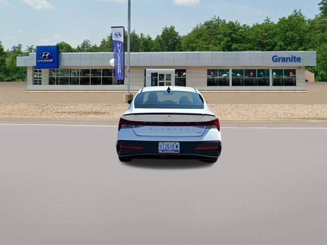 Used 2025 Hyundai Elantra SEL FWD image 7