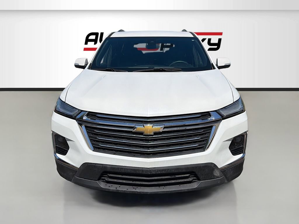 Used 2023 Chevrolet Traverse LT image 2