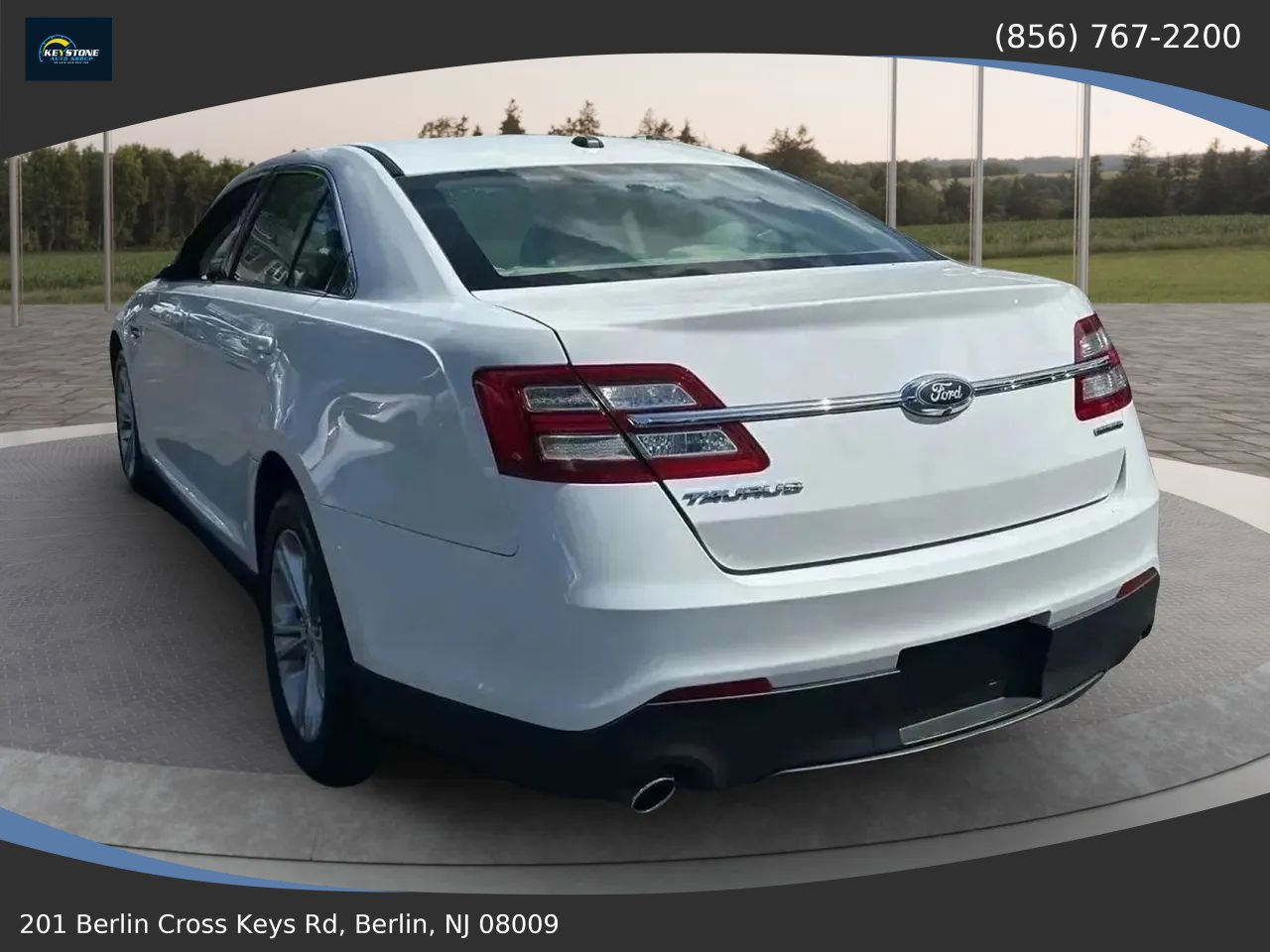 Used 2019 Ford Taurus SE image 5