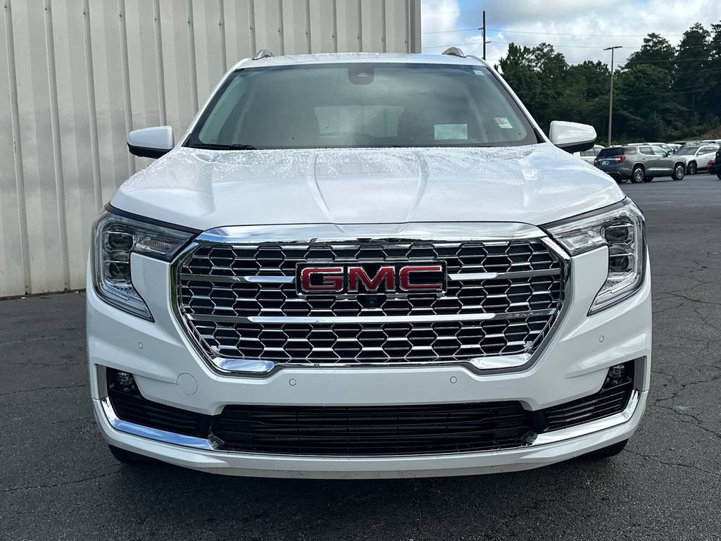 Used 2024 GMC Terrain Denali w/ Denali Premium Package AWD/4WD image 3