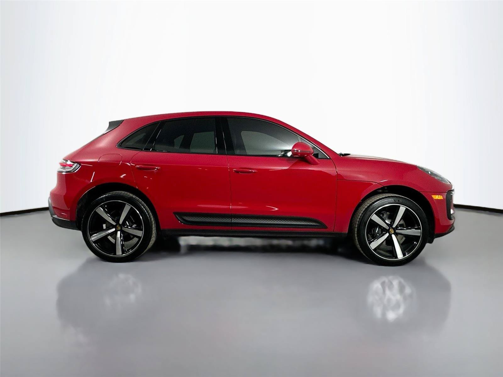 Certified 2026 Porsche Macan Turbo AWD/4WD image 8