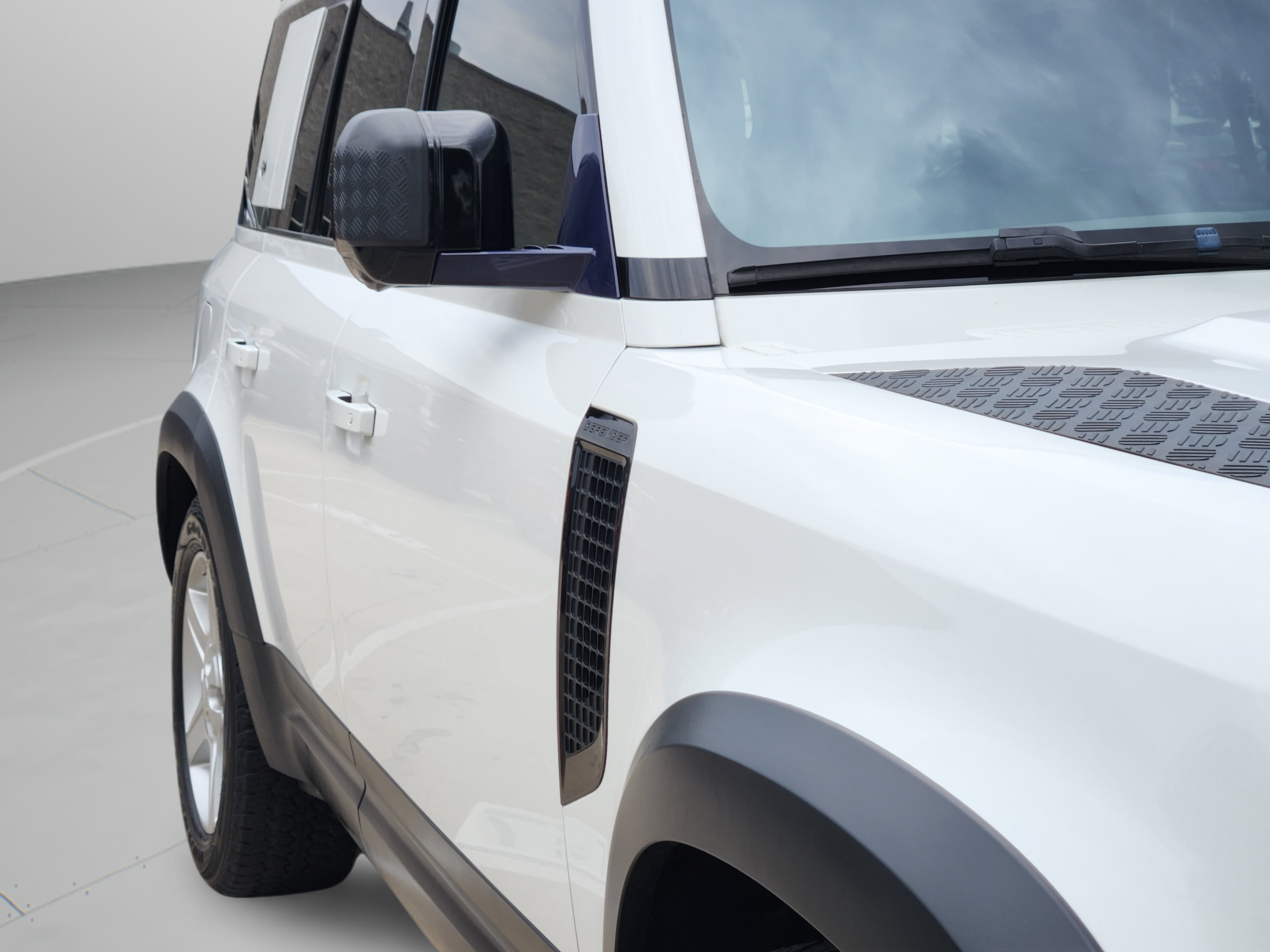 Used 2020 Land Rover Defender 110 SE AWD/4WD image 40