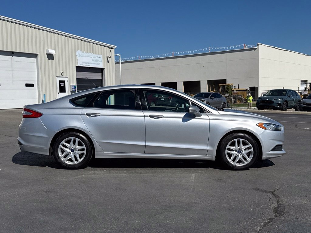 Used 2016 Ford Fusion SE FWD image 8