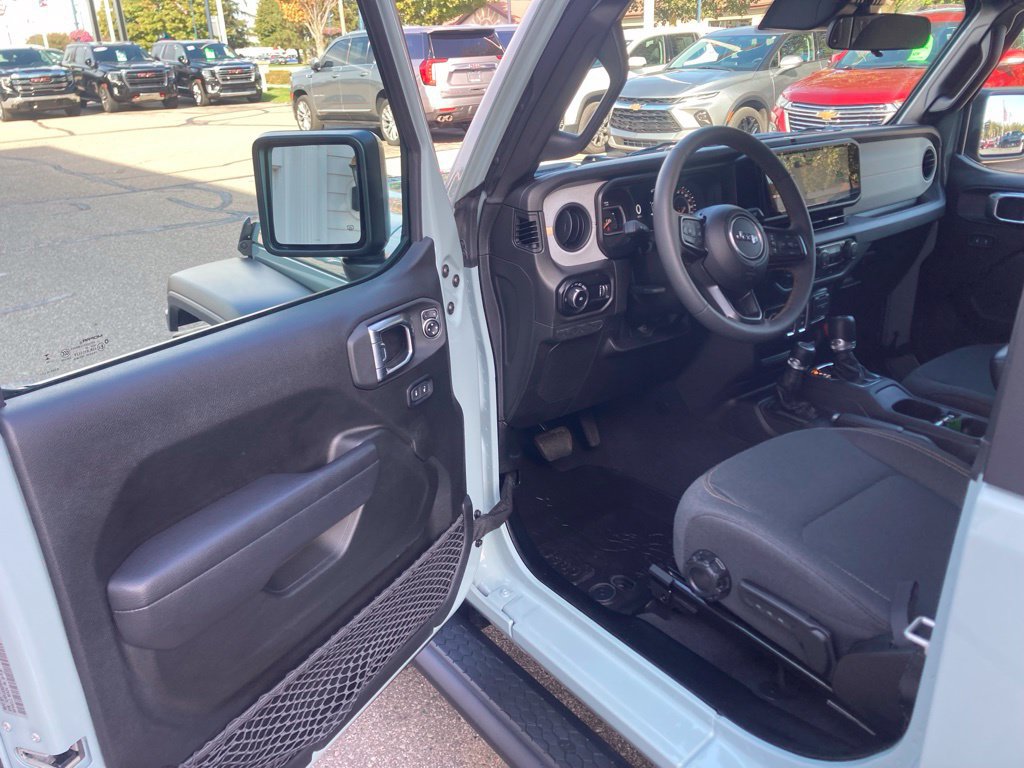 Used 2024 Jeep Wrangler Sport AWD/4WD image 13