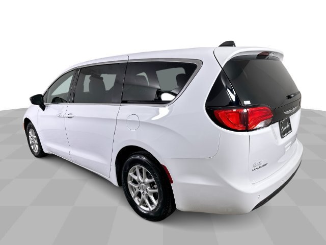 Used 2025 Chrysler Voyager LX FWD image 6