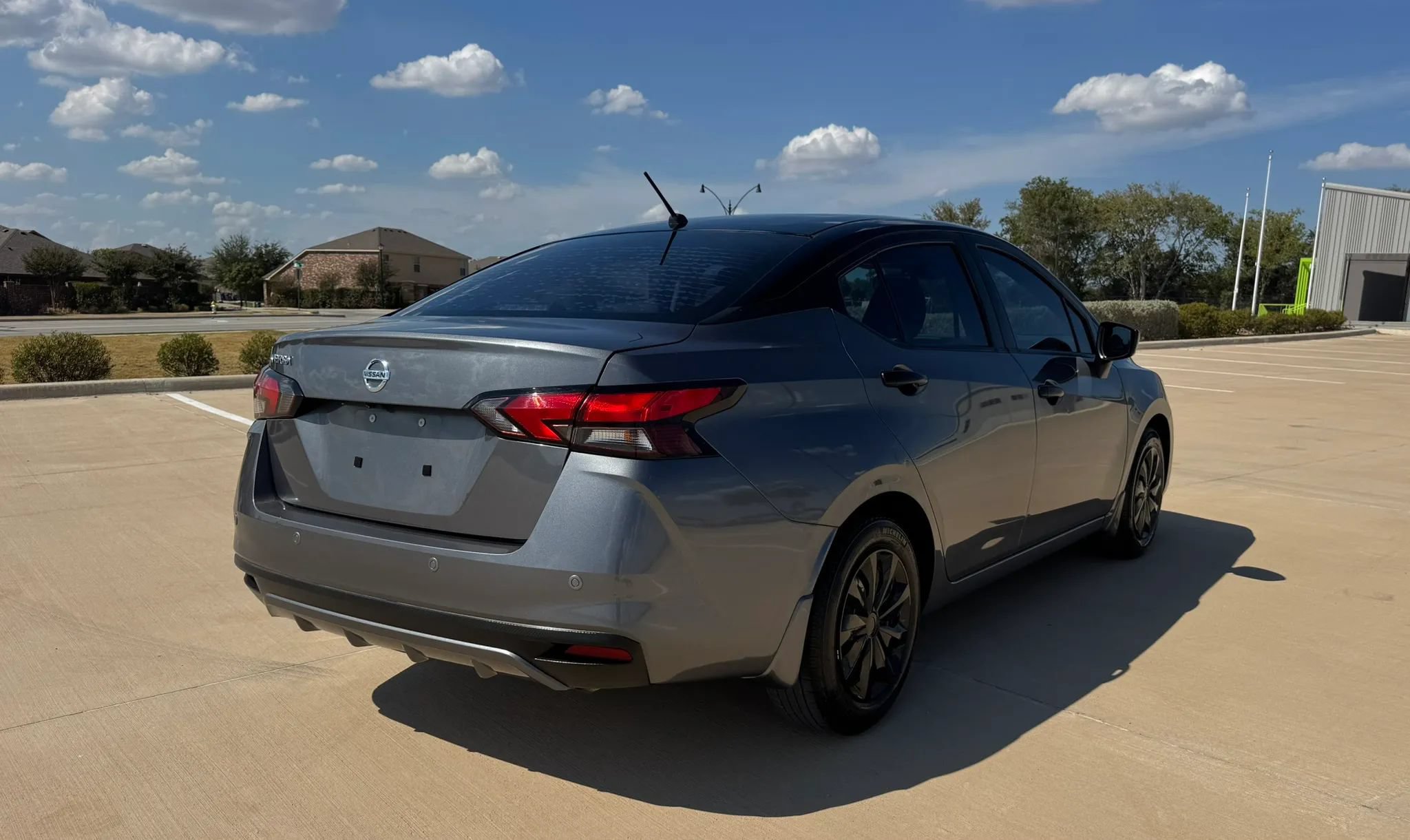 Used 2021 Nissan Versa S FWD image 4