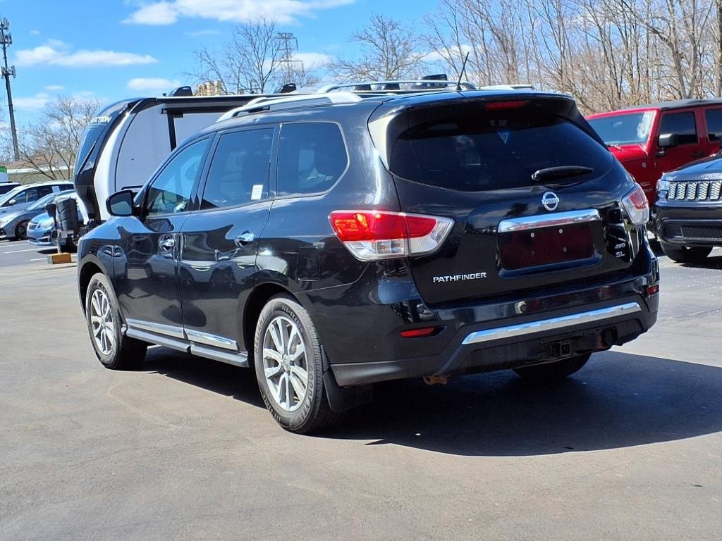 Used 2016 Nissan Pathfinder 4WD image 3