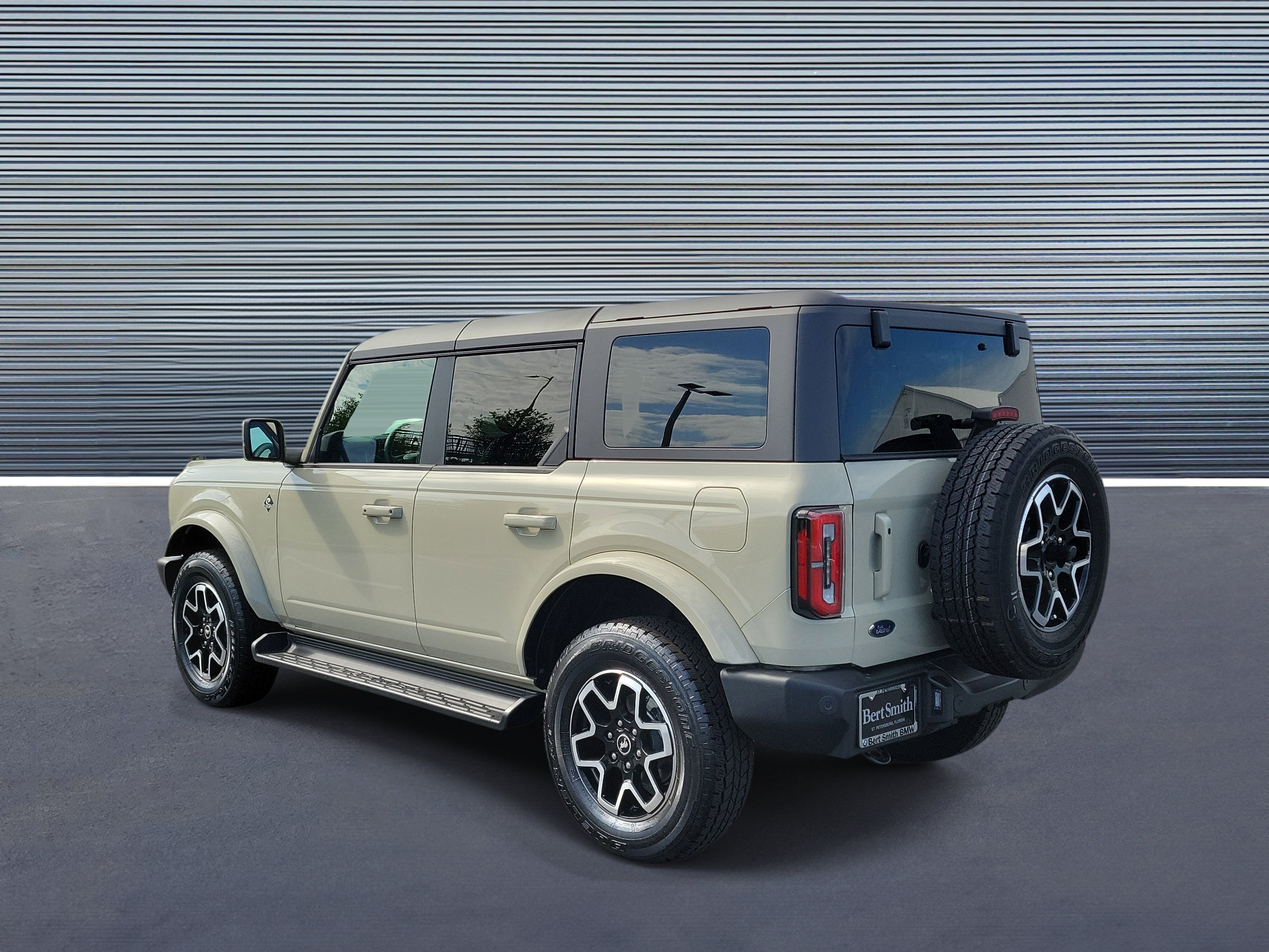 Used 2025 Ford Bronco Outer Banks AWD/4WD image 4