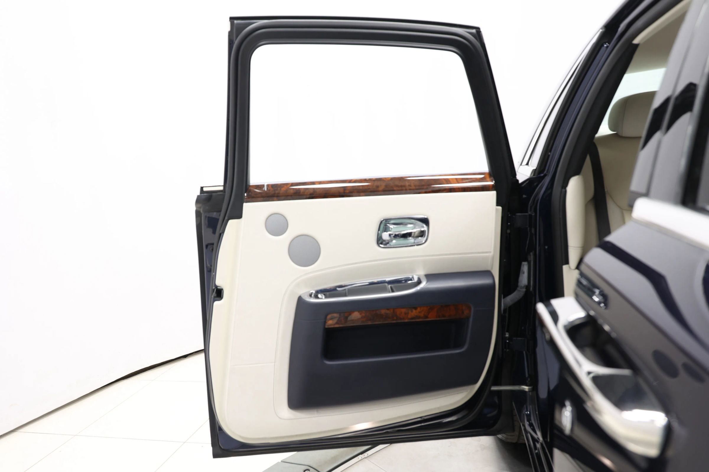 Used 2015 Rolls-Royce Ghost image 78