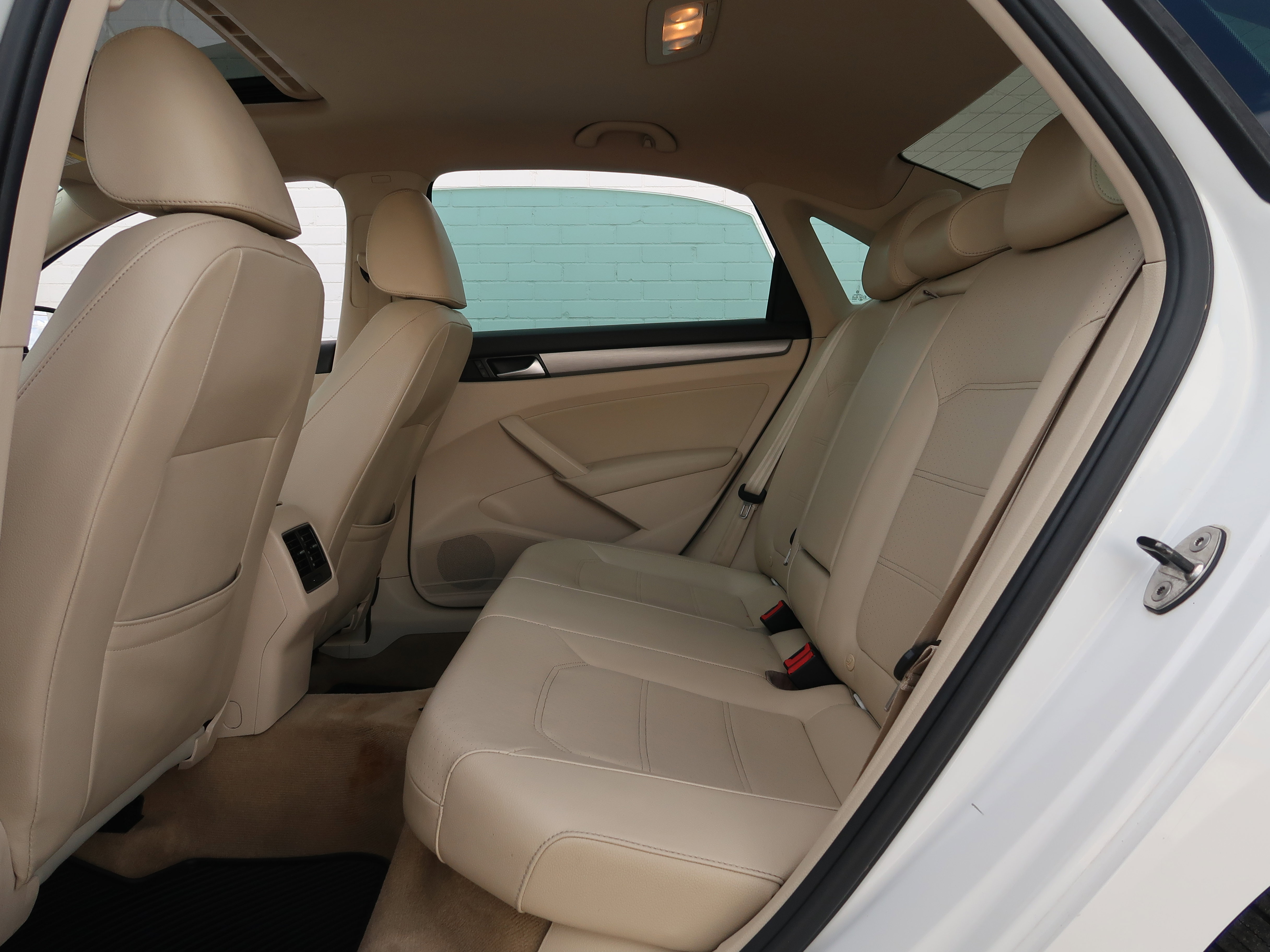 Used 2014 Volkswagen Passat TDI SE FWD image 33