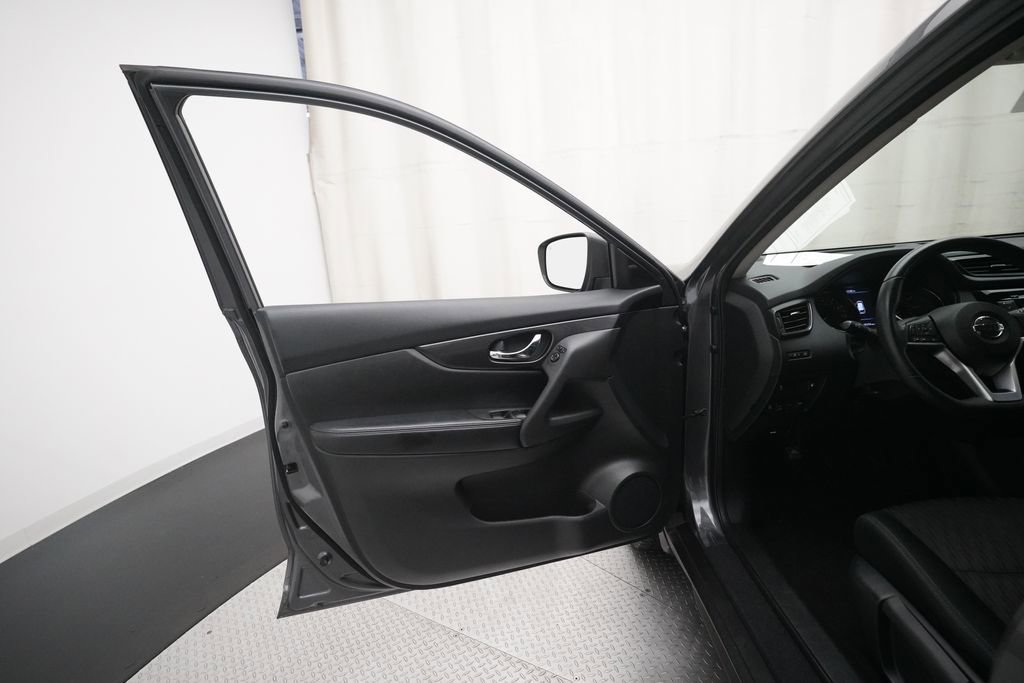 Used 2019 Nissan Rogue SV image 26