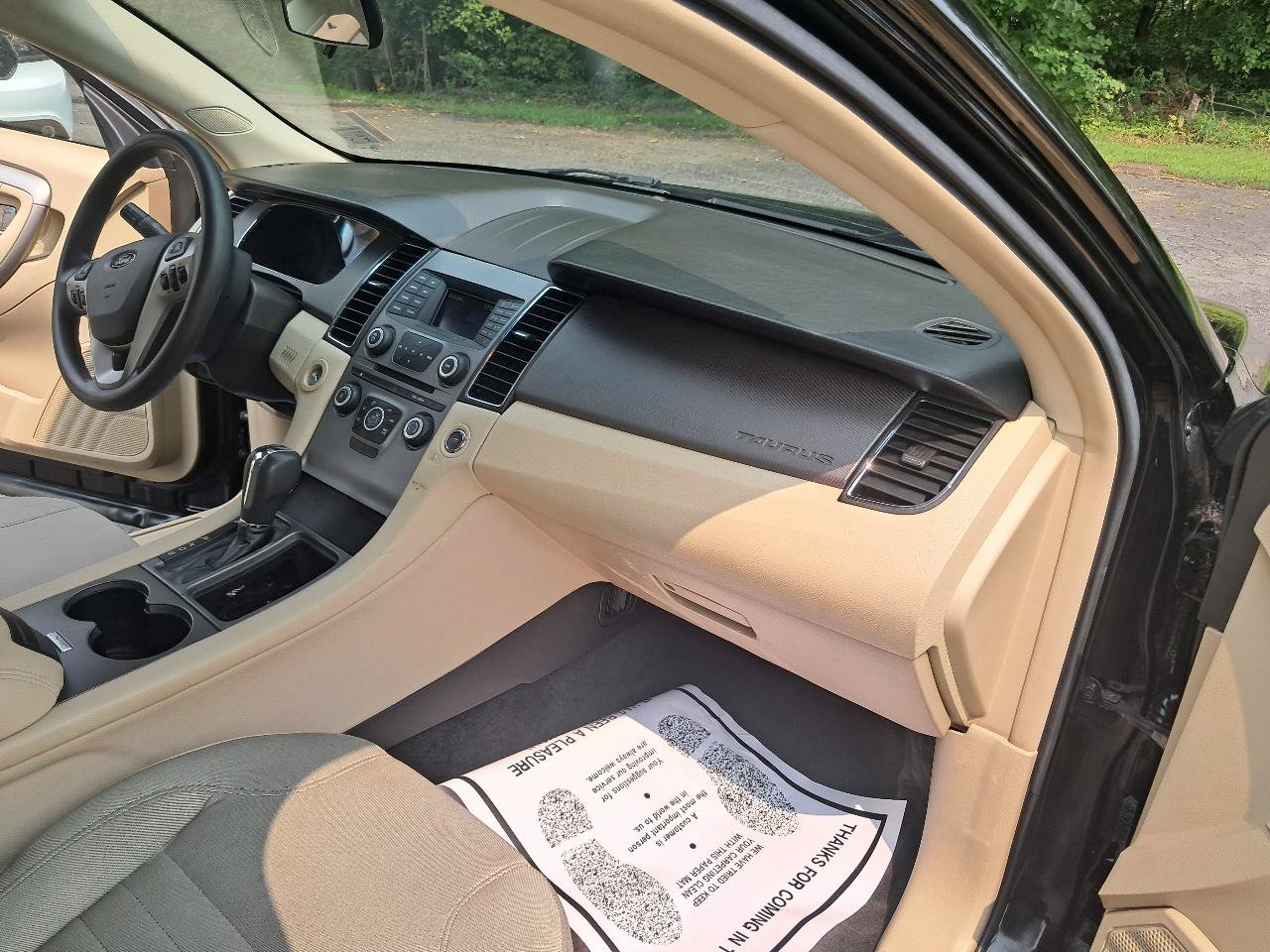 Used 2017 Ford Taurus SE FWD image 28