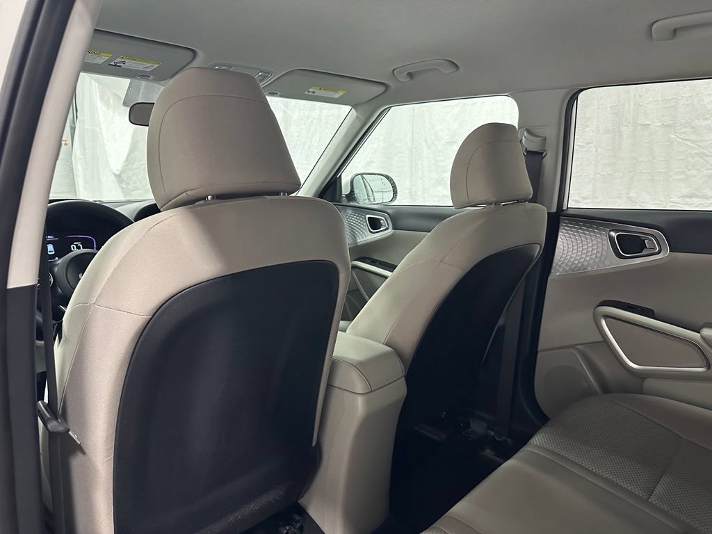 Used 2023 Kia Soul LX w/ LX Technology Package FWD image 47