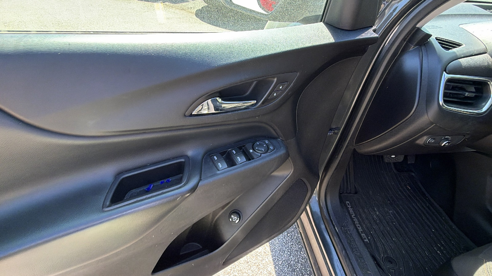 Used 2018 Chevrolet Equinox LT FWD image 15