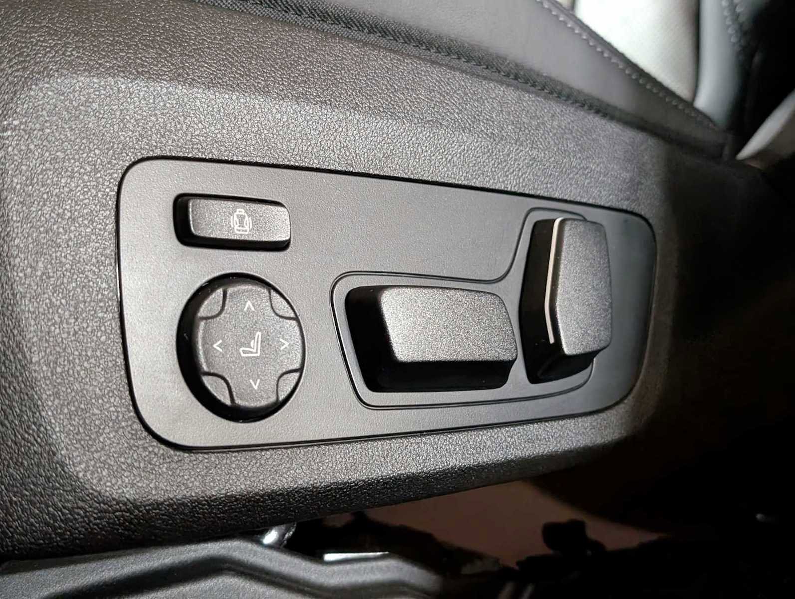 Used 2024 BMW X4 M w/ Executive Package AWD/4WD image 27