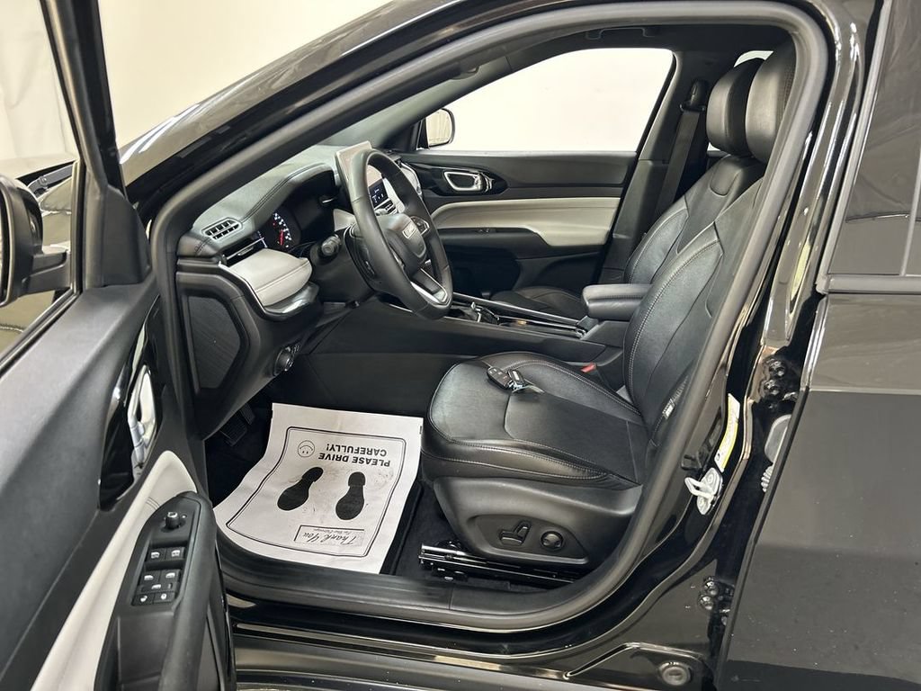 Used 2023 Jeep Compass Limited AWD/4WD image 7
