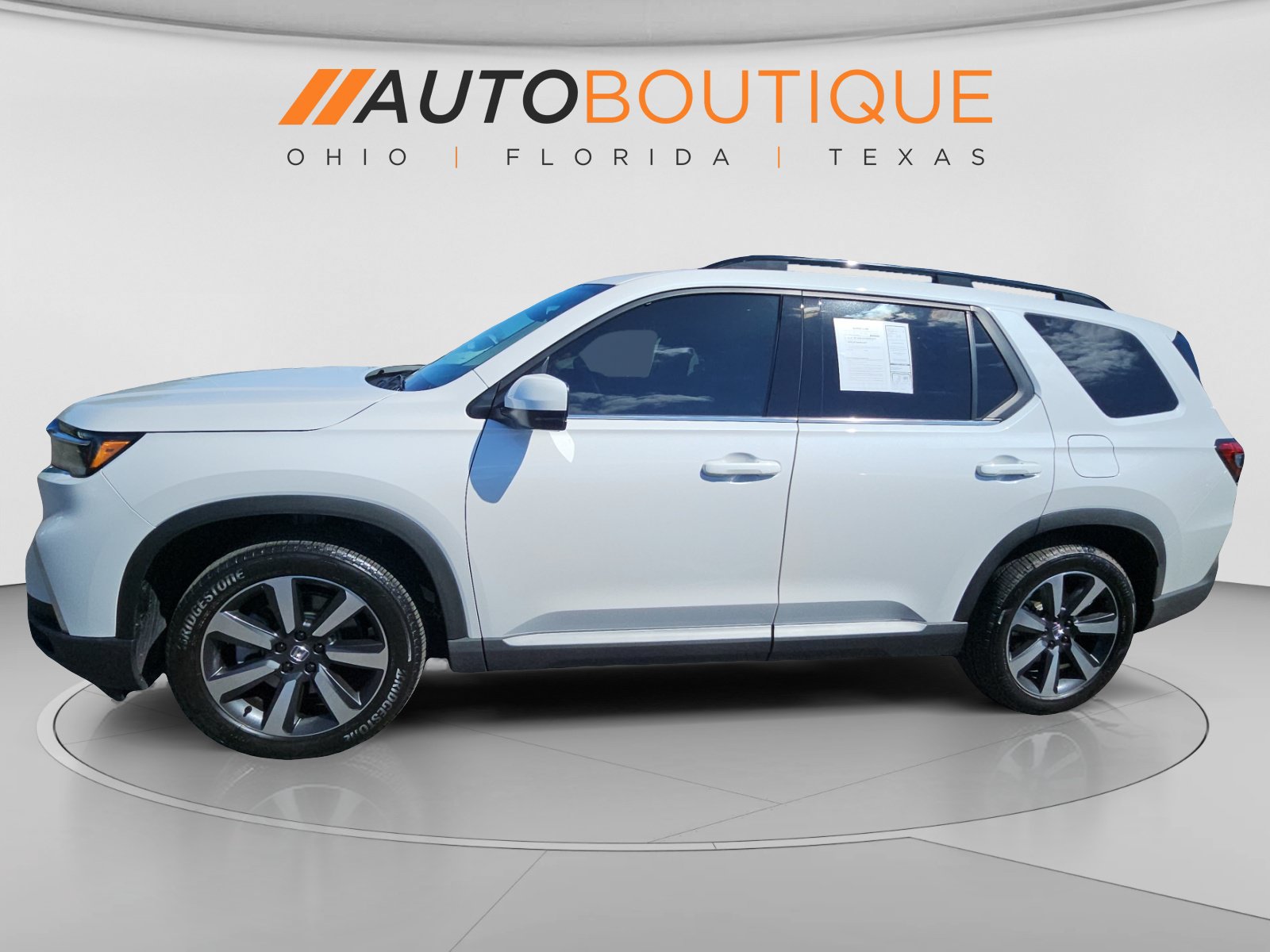 Used 2024 Honda Pilot Touring image 3