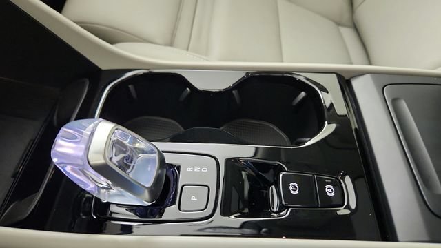 Certified 2026 Volvo XC40 B5 Plus w/ Protection Package Premier AWD/4WD image 31