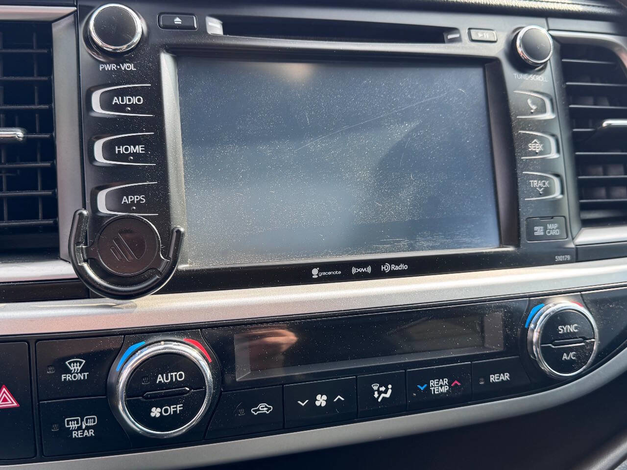 Used 2017 Toyota Highlander XLE image 24