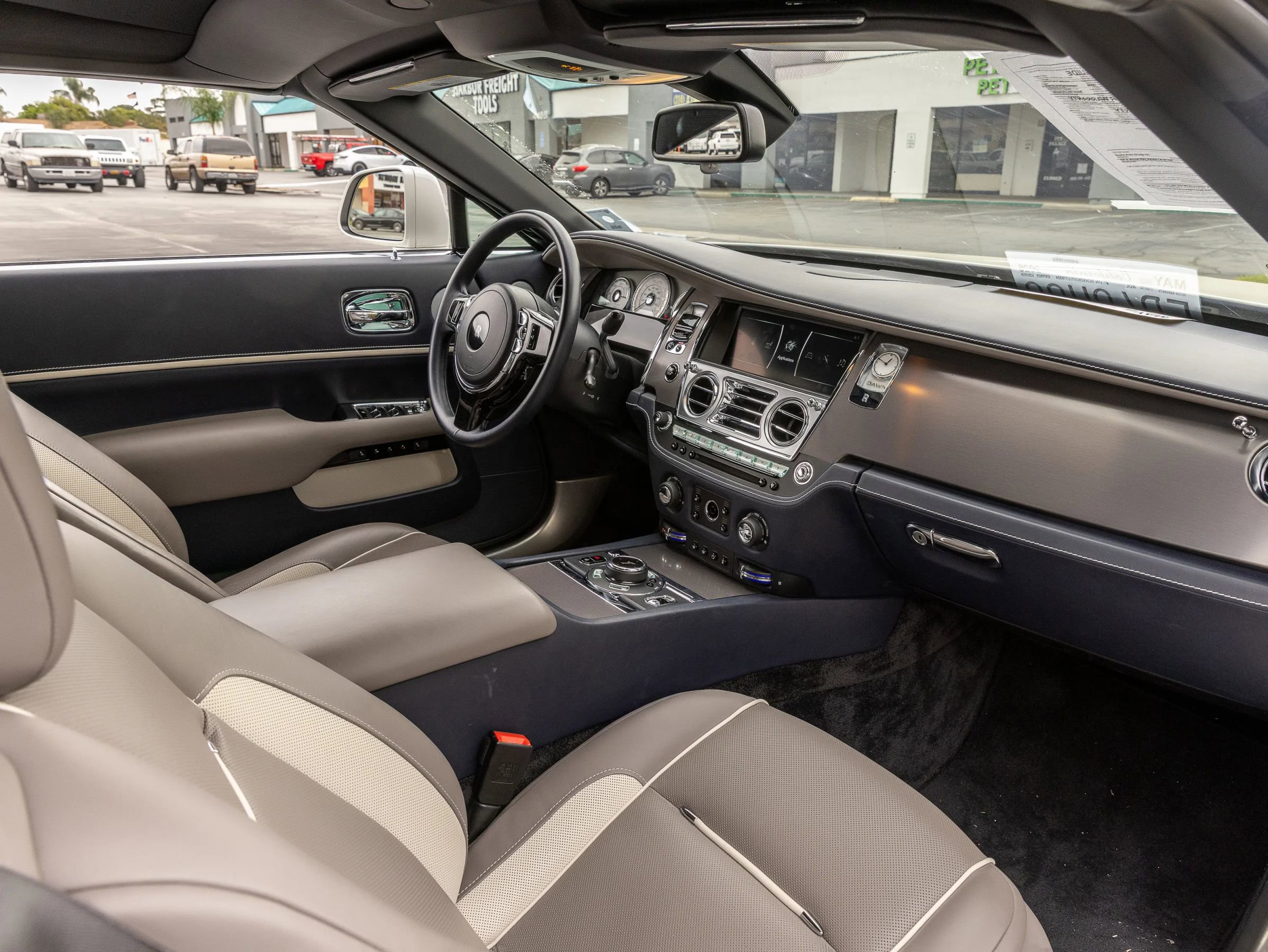 Used 2020 Rolls-Royce Dawn image 40