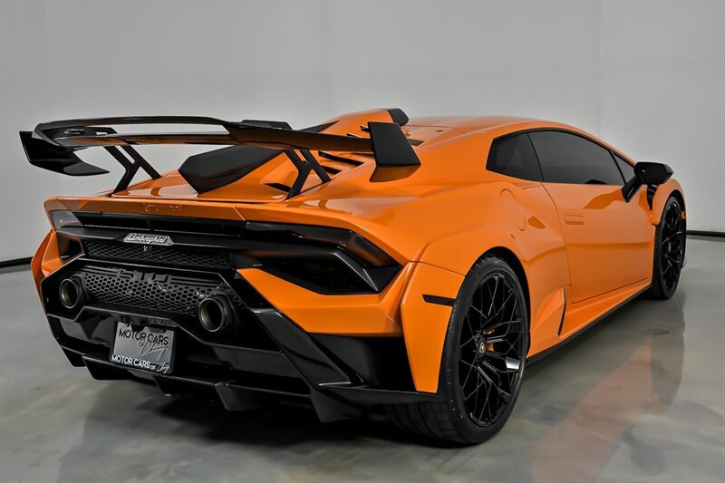 Used 2022 Lamborghini Huracan STO RWD image 14