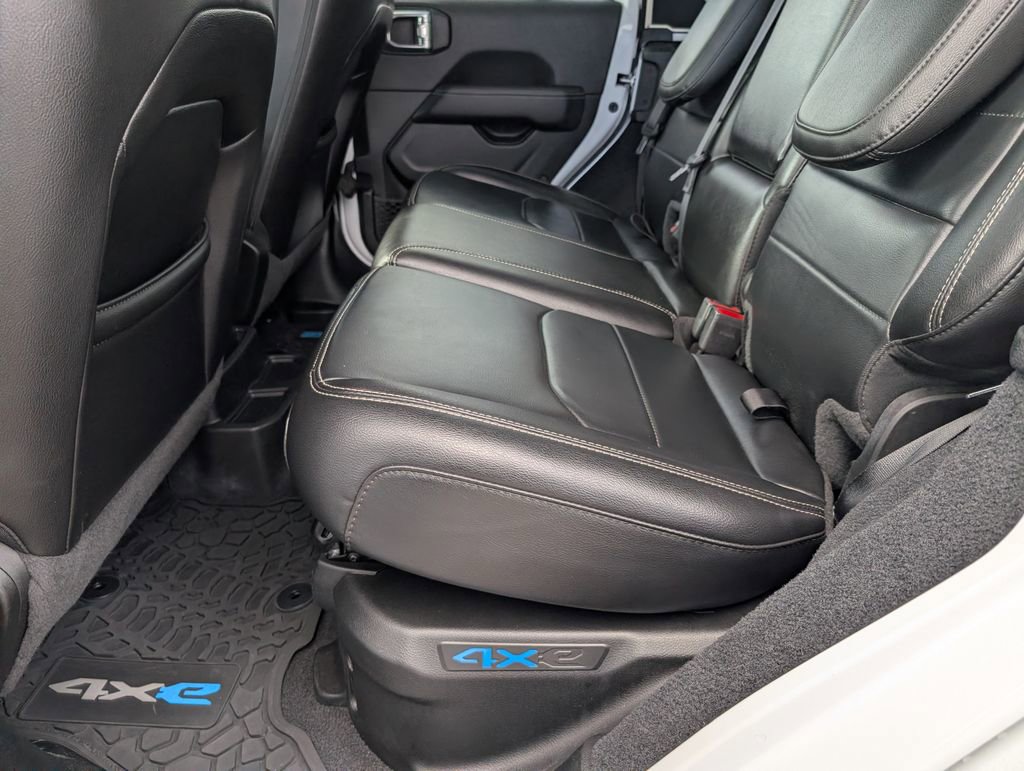 Used 2022 Jeep Wrangler Unlimited Sahara w/ Cold Weather Group image 9