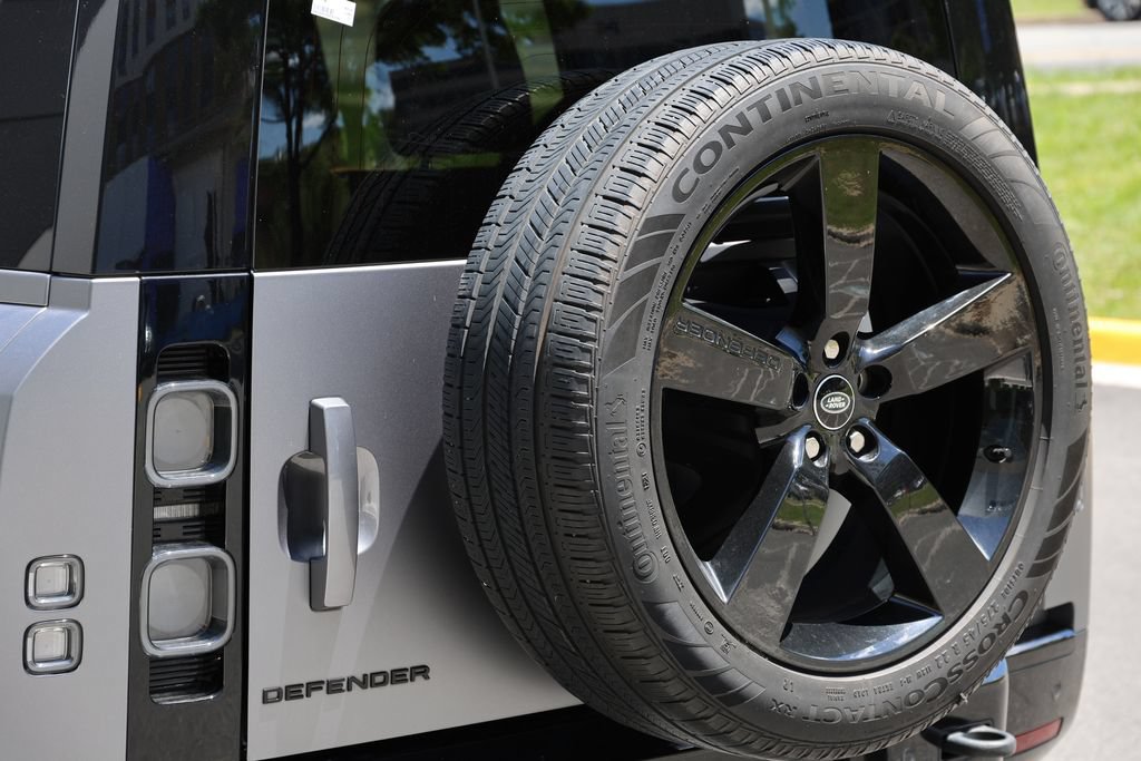 Certified 2022 Land Rover Defender 110 X AWD/4WD image 9