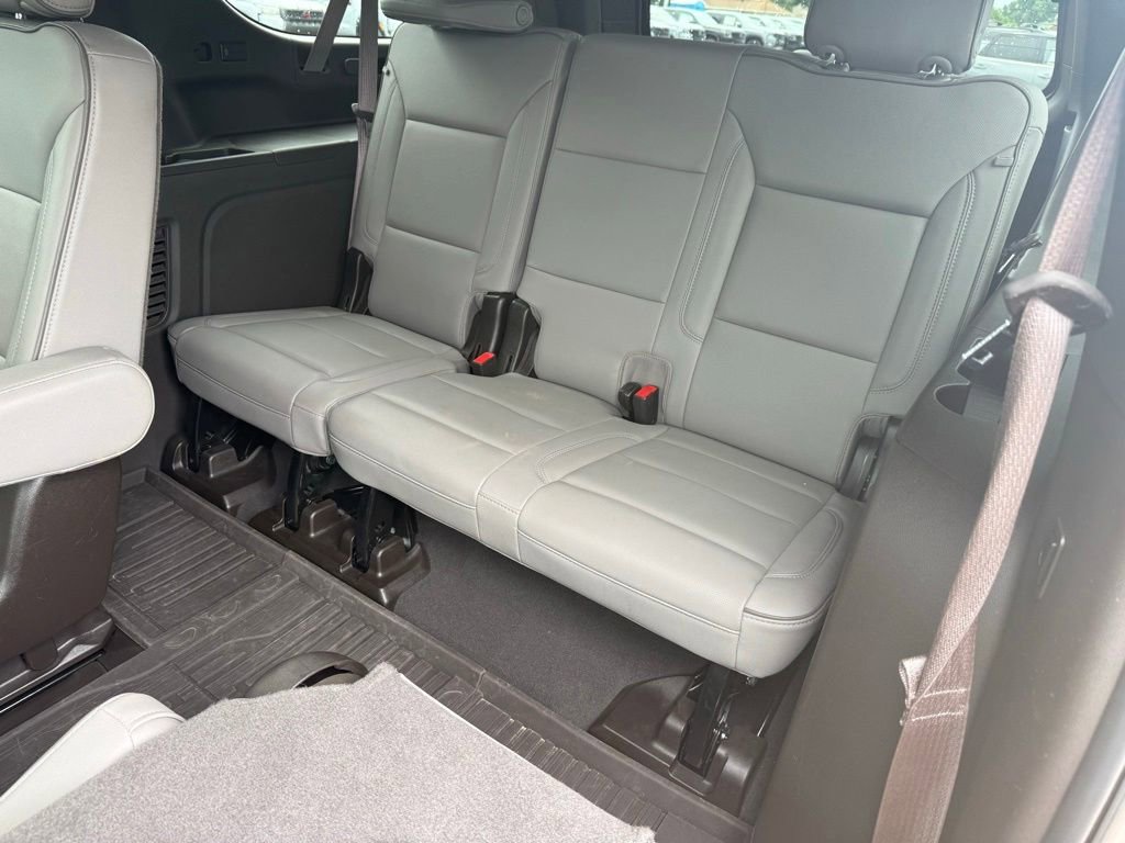 Used 2023 GMC Yukon XL SLT w/ SLT Premium Package RWD image 11