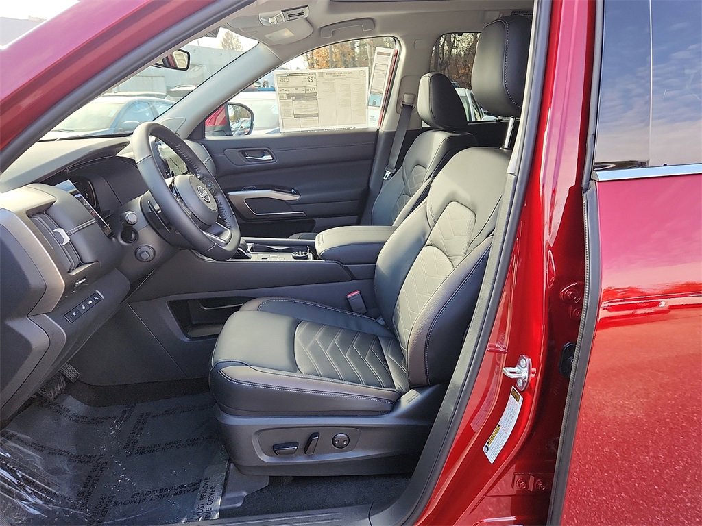 New 2025 Nissan Pathfinder Platinum image 6