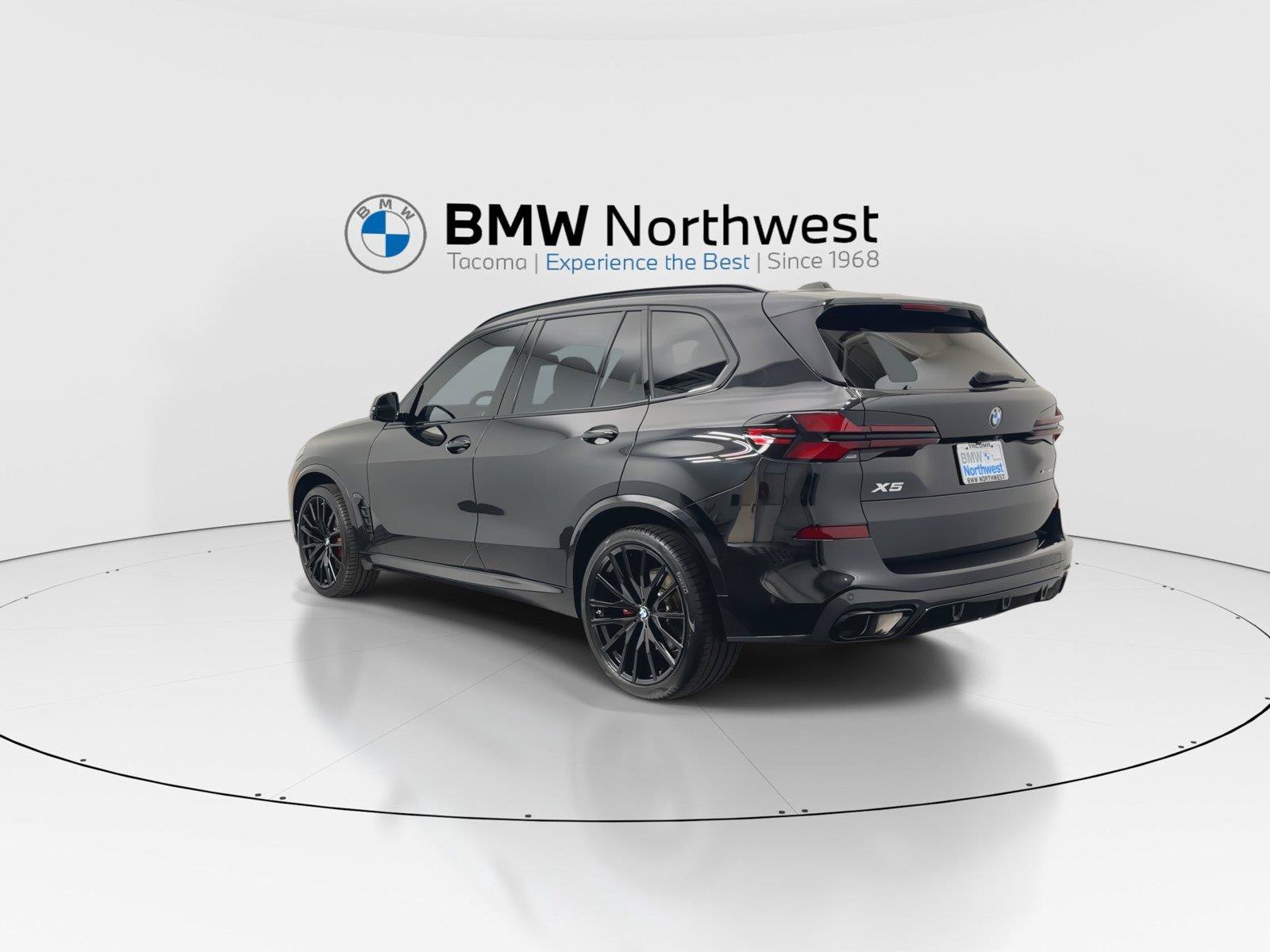 Used 2024 BMW X5 xDrive40i w/ M Sport Package AWD/4WD image 3