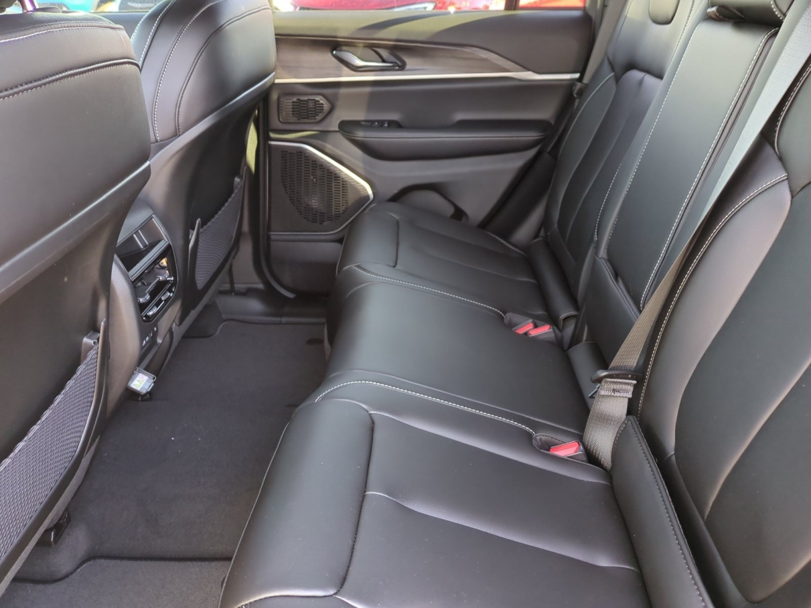 New 2026 Jeep Grand Cherokee Limited AWD/4WD image 17