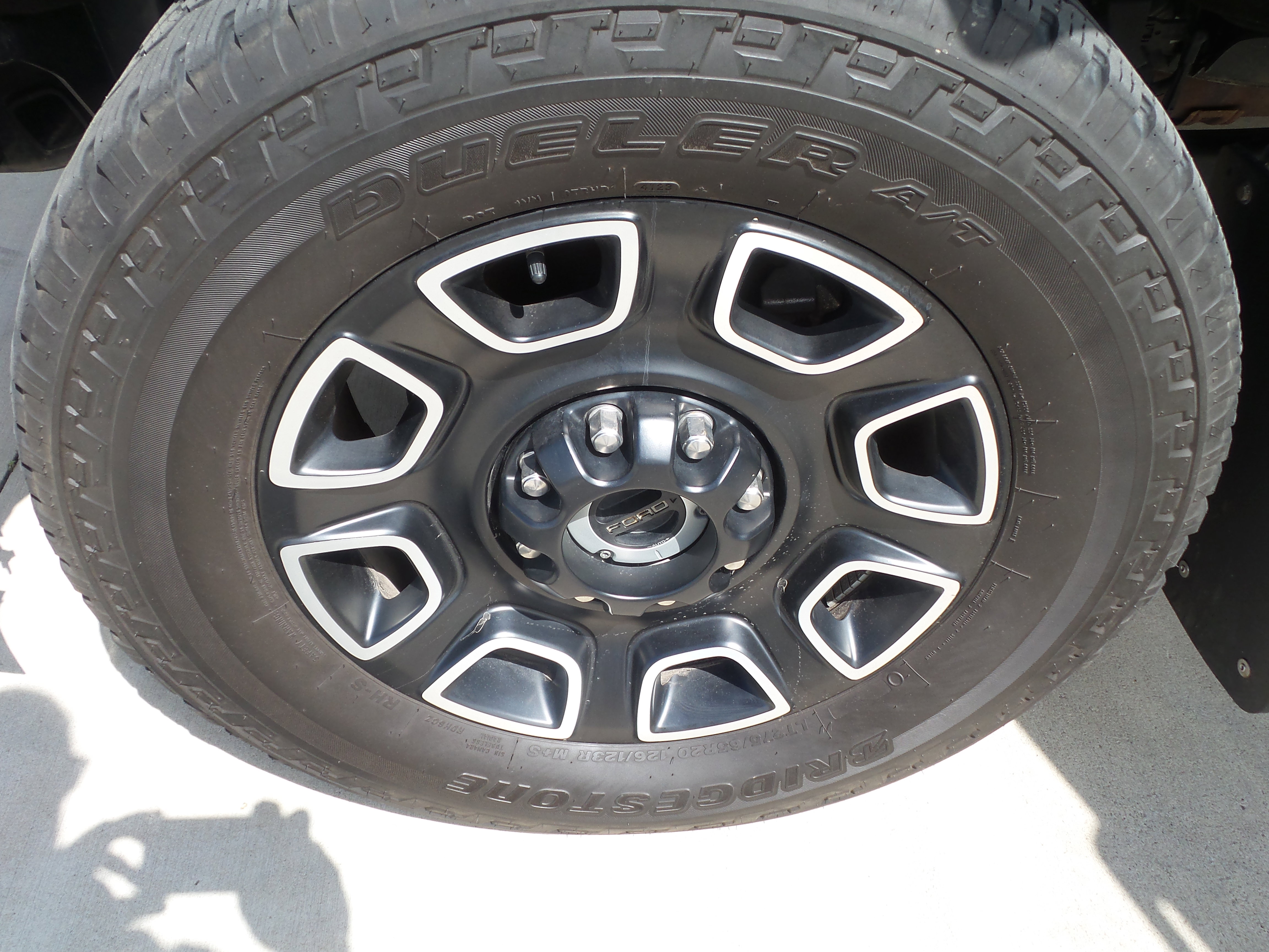 Used 2024 Ford F350 Platinum w/ FX4 Off-Road Package image 19