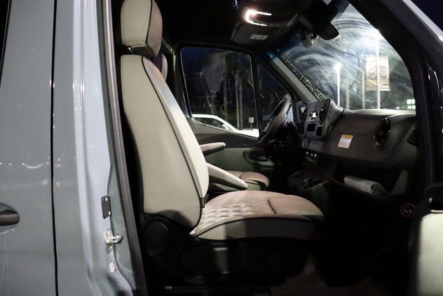 Used 2023 Mercedes-Benz Sprinter 2500 image 29